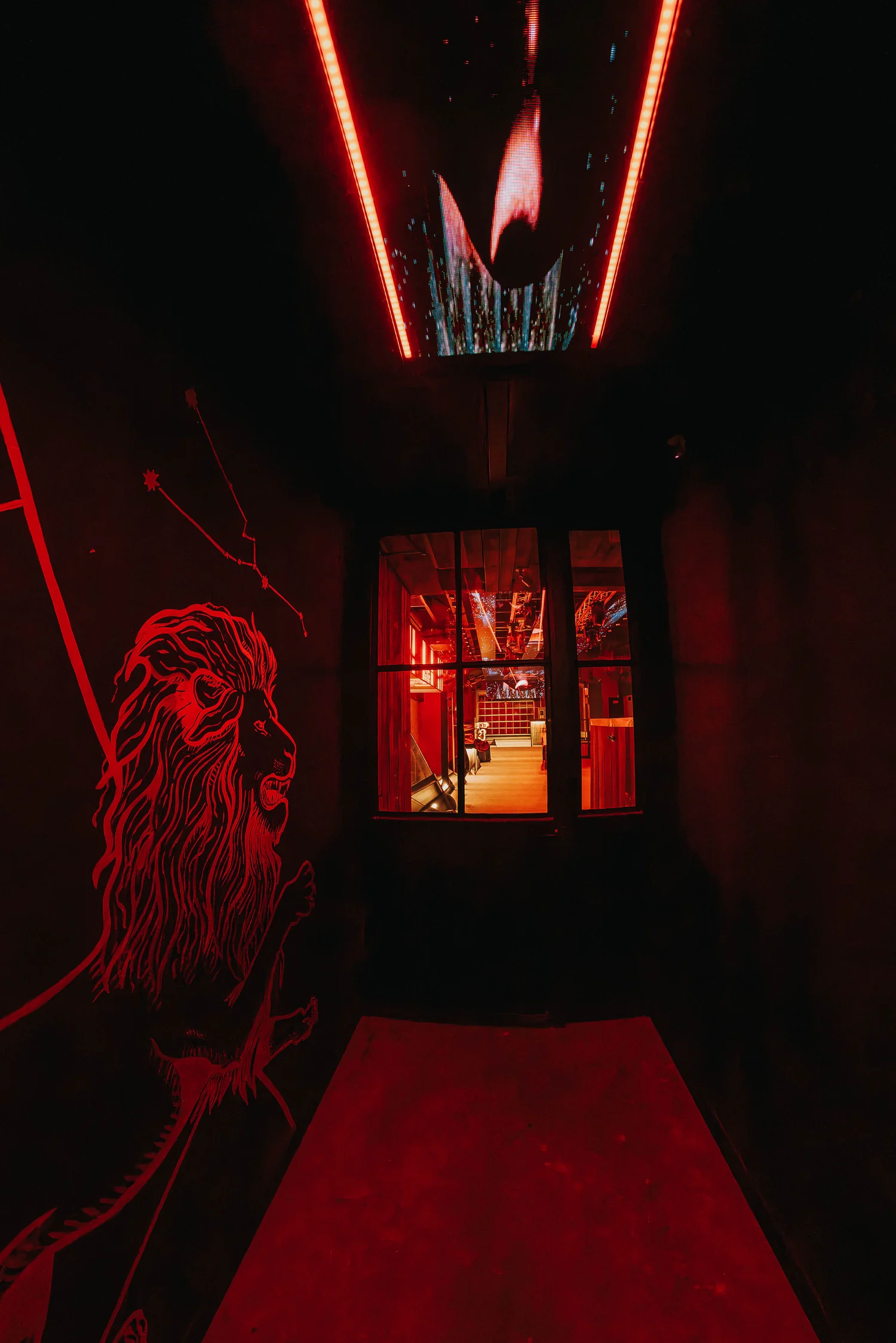 Constelación de Leo iluminada en el pasillo